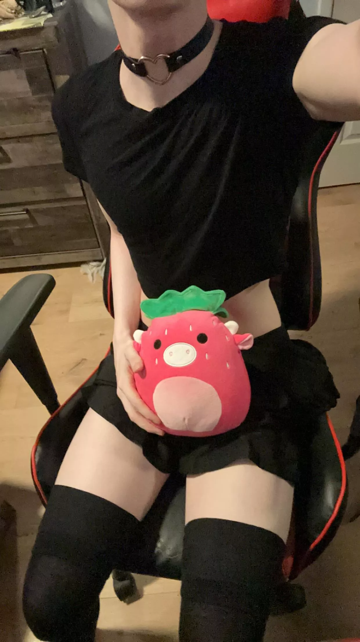 Do you like my gaming outfit? :3 posted by Deadlykitten18