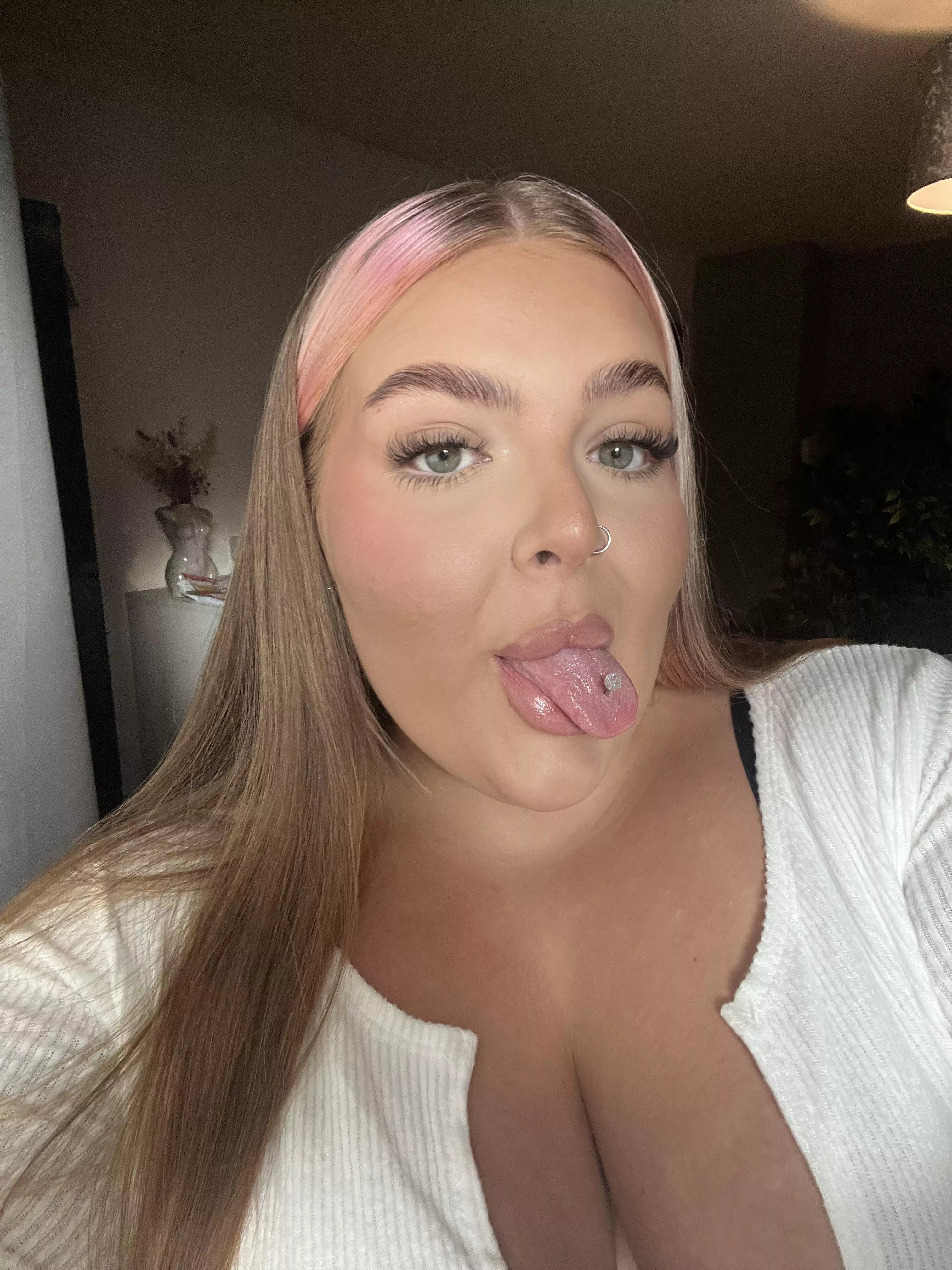 Feeling hottt😘 posted by Careless_Bowl_7534