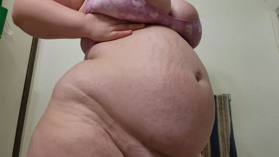 I can't stop eating... 🐷 by PrincessPudgyBun