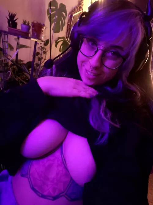 Is 27 too old to be gaming and taking titty pics by gritheyst