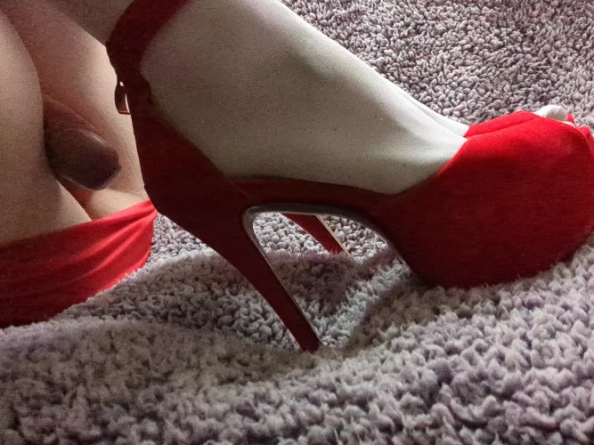 love my red heels by SexiLexiGurl