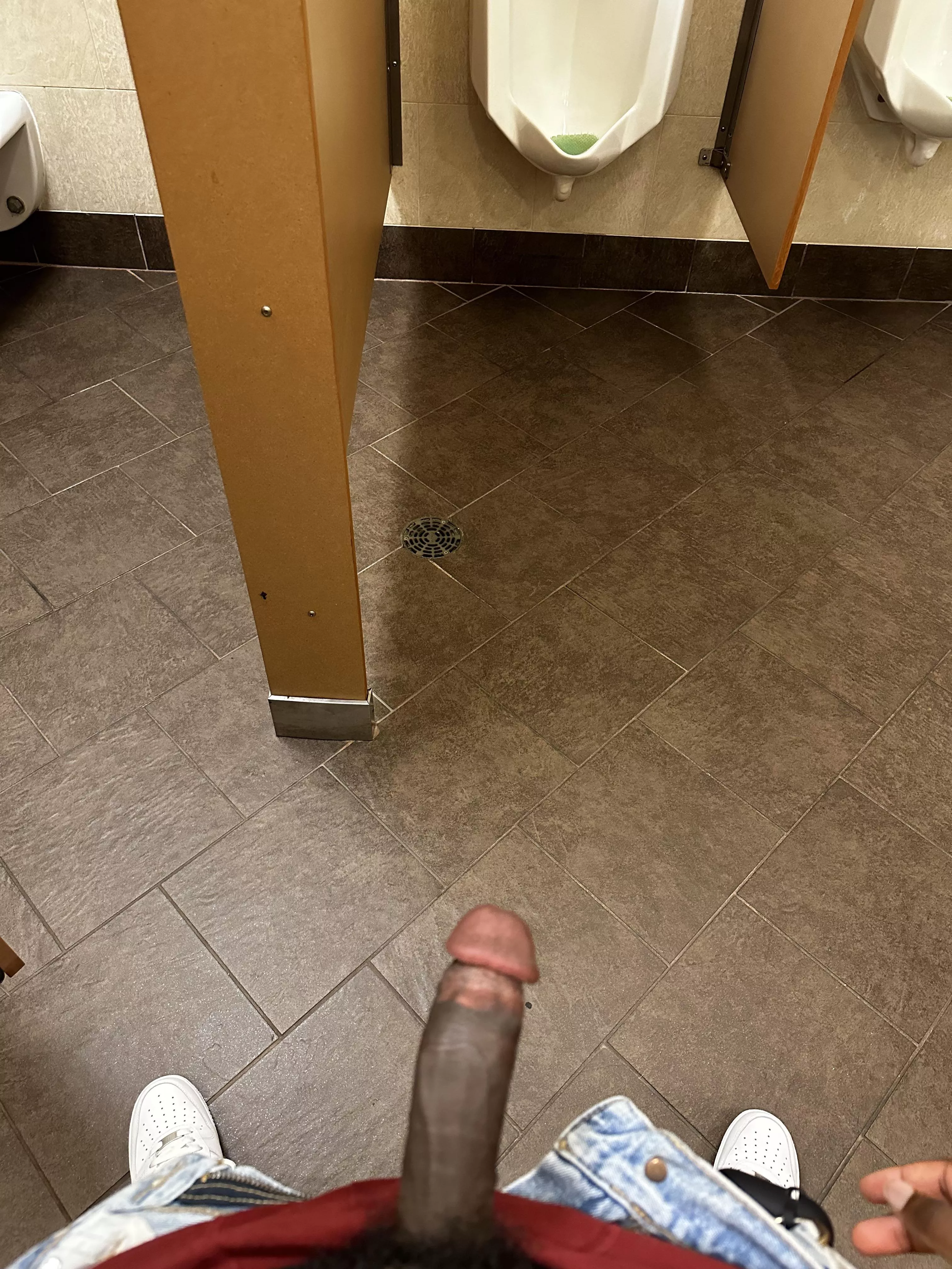 Love whipping it out in public bathrooms 😈 posted by IcyFront6209