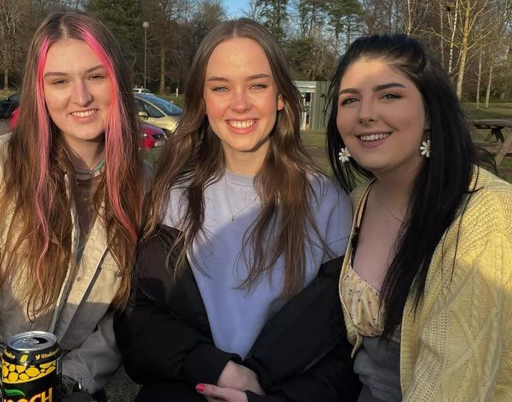 Park girls posted by BudgetDisastrous8311