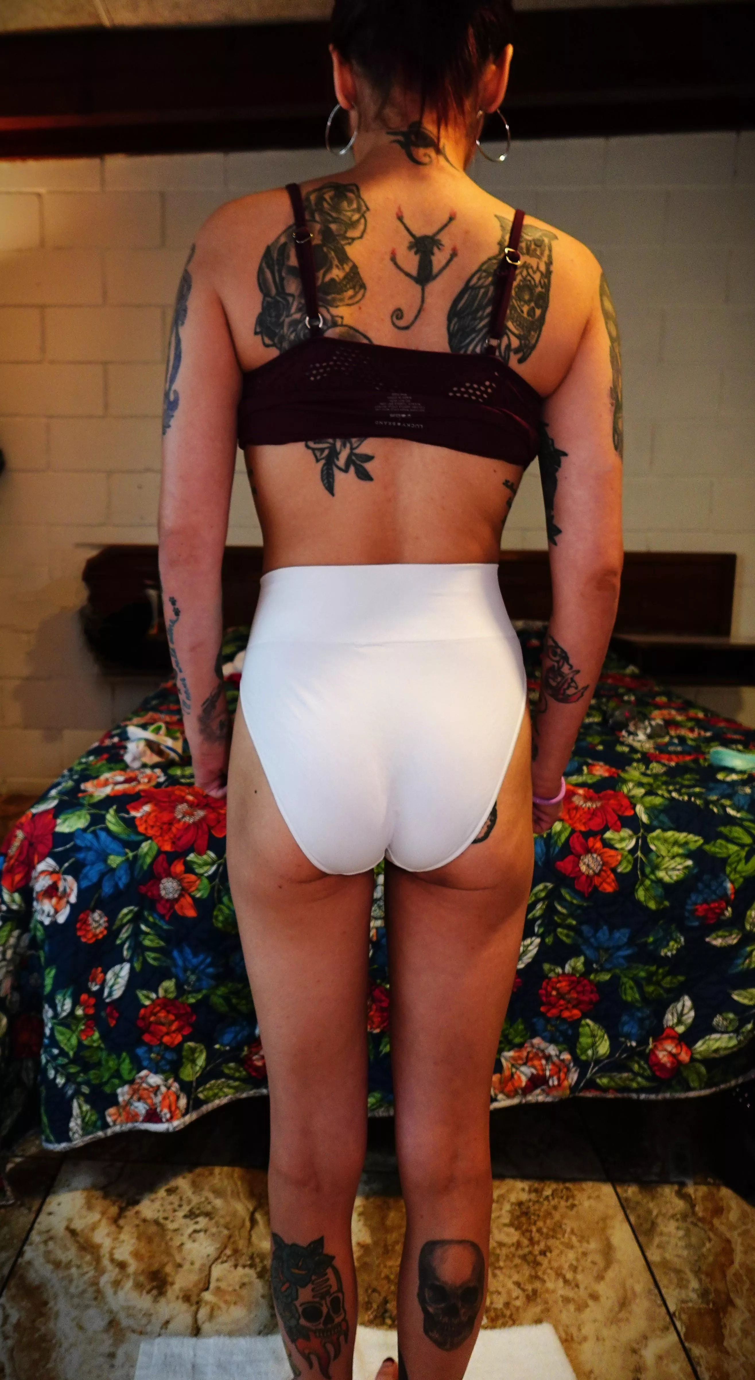 Pearly White Grannies posted by YourPantyFetish