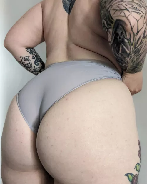 Ready to be smothered by my thick ass and thighs? by MoonlitNightmare_