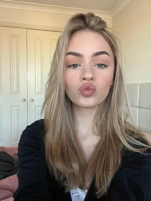 say hi to your new girlfriend by doll_eyesblue