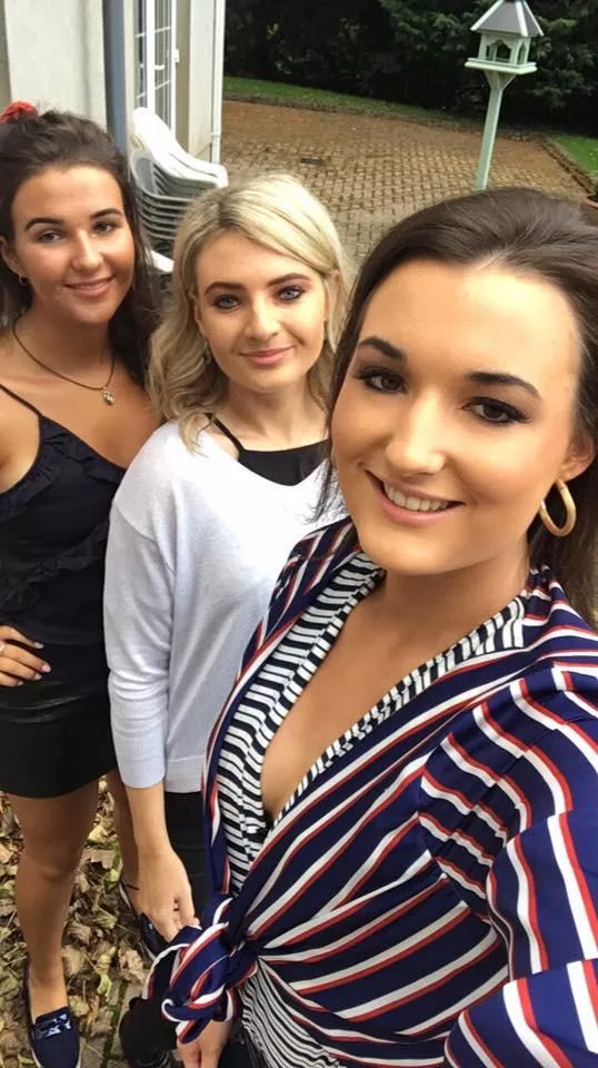 Sisters posted by gjkg689