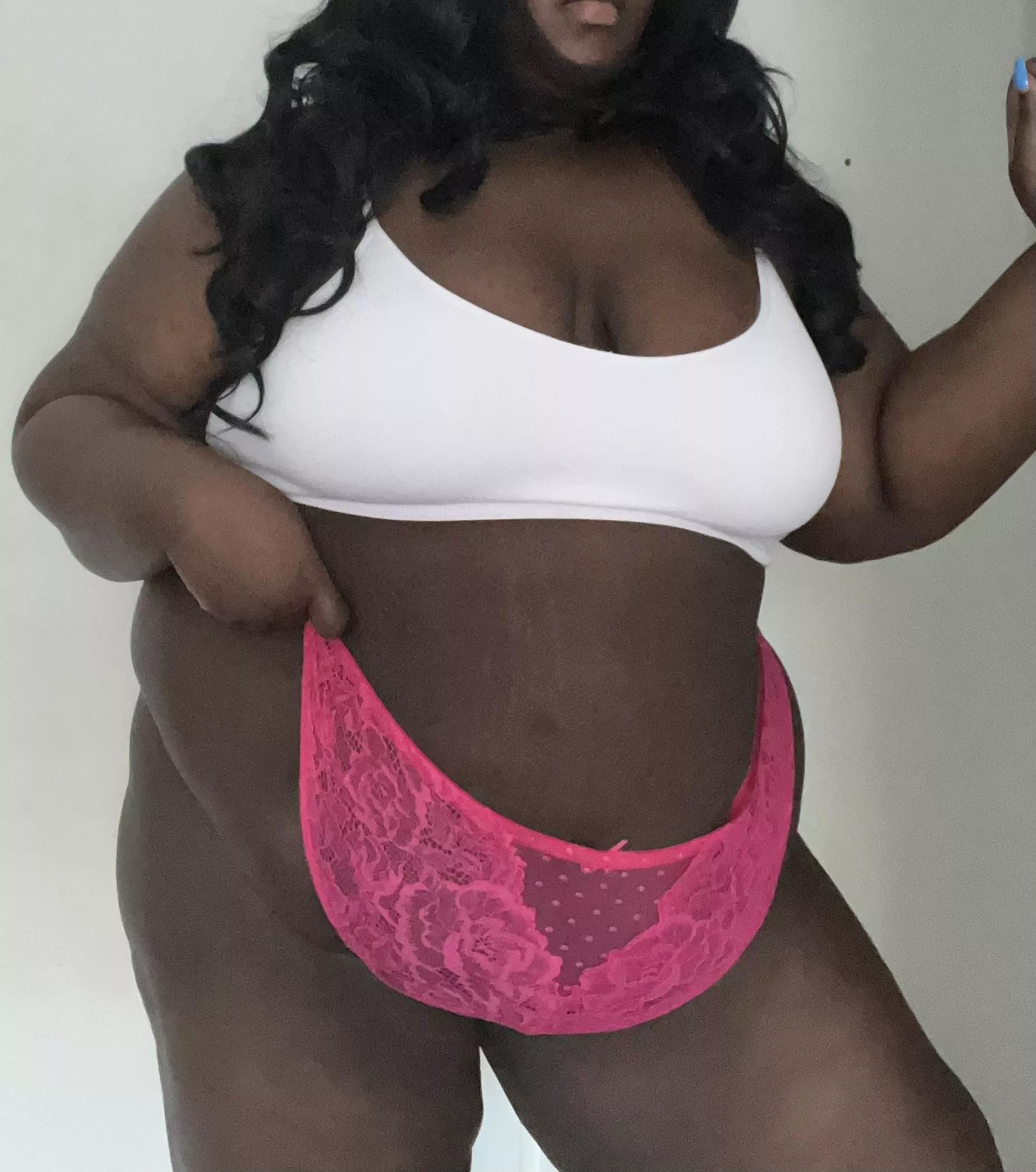 Spilling out of the sides 😍 posted by Ebonybbw96
