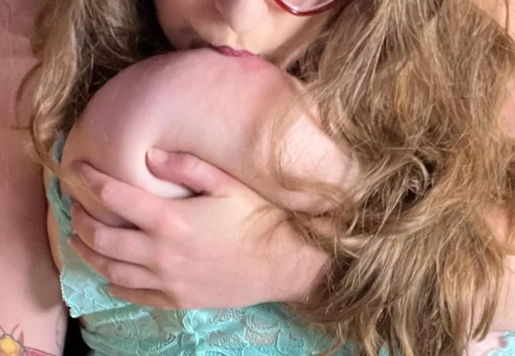 The lipstick smear is sending me. by jfer2007