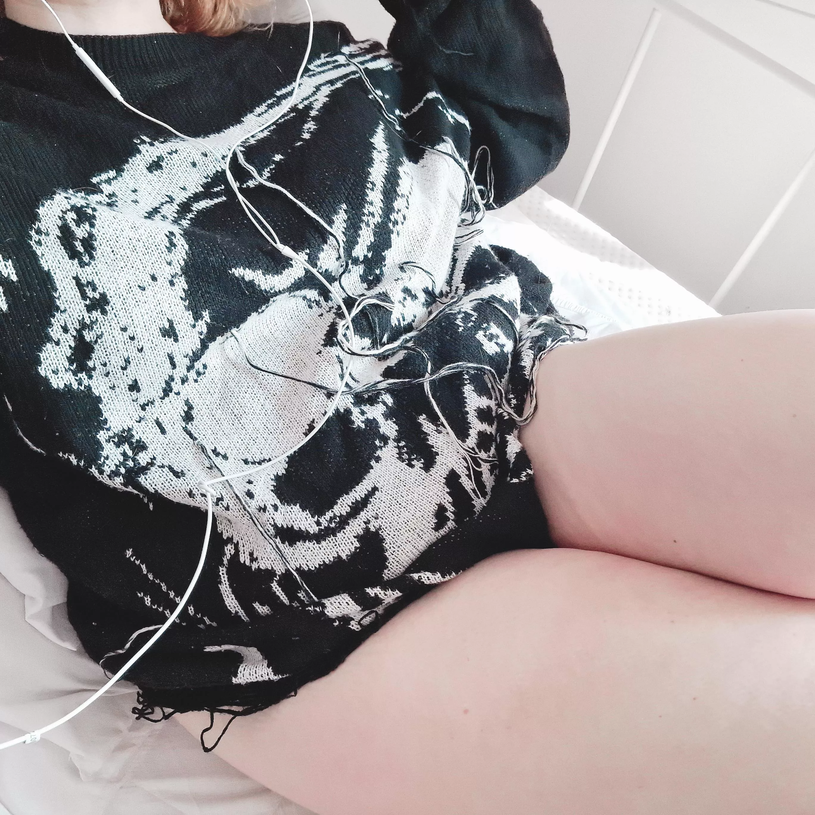 Thick, pale 🤍 posted by Little_Nymph_Goddess