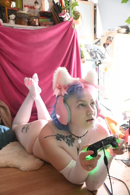 This cat is in heat and needs someone to breed her ;) by FreakingTrap