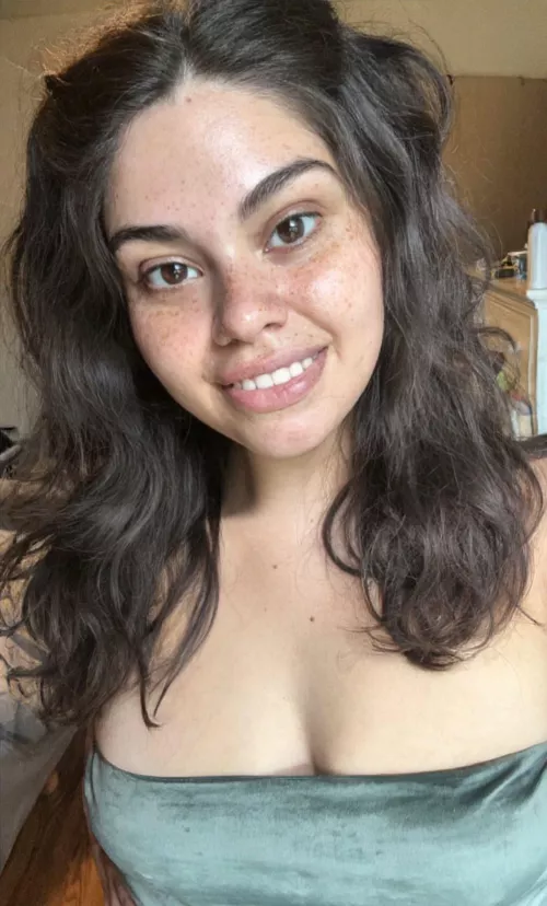 Thoughts on girls without makeup on by mollyzedolly