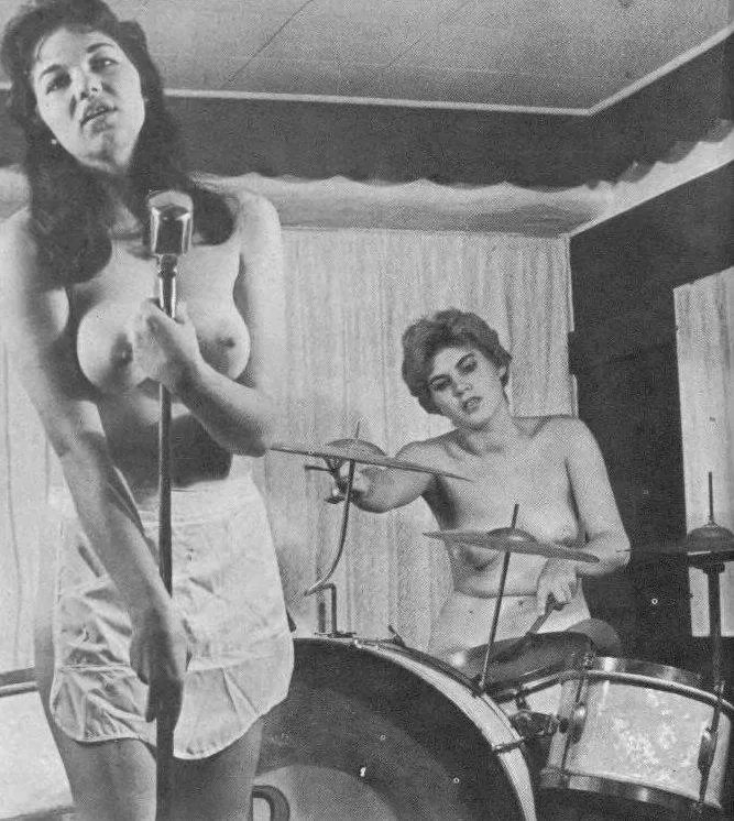 Topless musicians Patty and Suzy [1962] posted by html5gamerguy