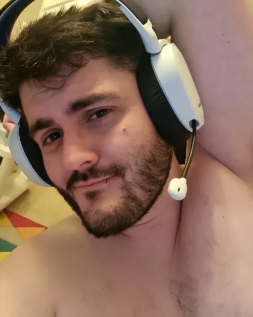 25 M UK falling in love with Cyberpunk! Also getting addicted to League of Legends again! (Doh!) by kakakaa121