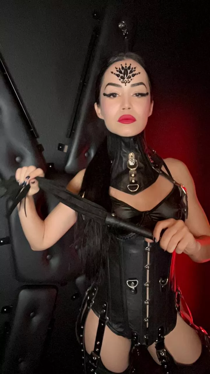 Be a good boy and Naomi might go wild posted by safesweetdreams