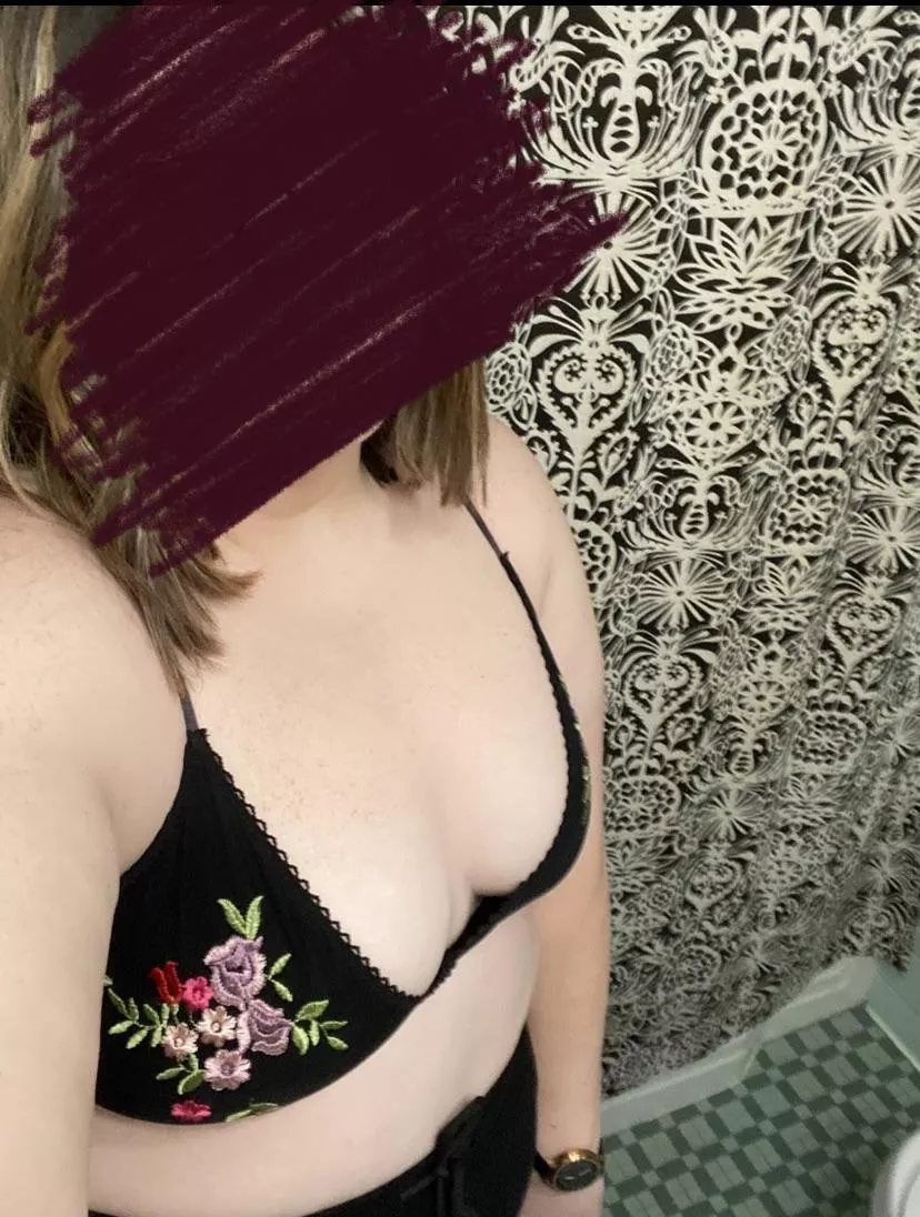 Big booty, but apart of the itty bitty titty committee. Can’t have it all 🤷🏻‍♀️😅 posted by Desperate-Snow-4555