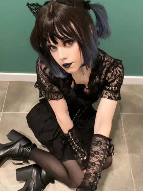 🖤Boys who can do their own makeup are just too cute, dont you think?🖤 by Dry-Apple2493