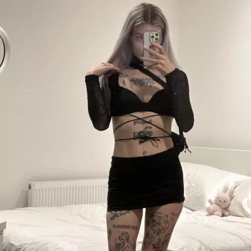 can i be your online gf? by youralienangel