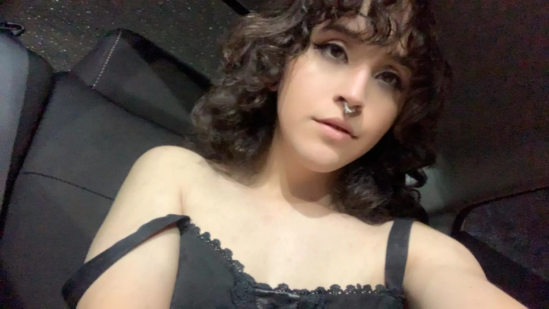 doe-eyed girl 🌸 posted by Faunyrr