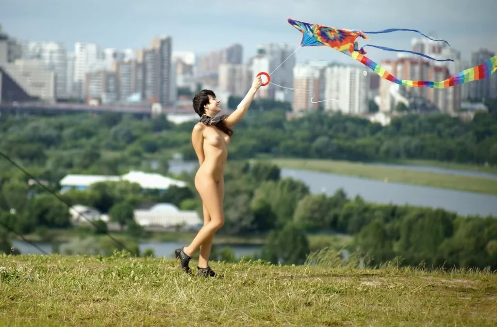 Flying kites naked is very invigorating and fun) posted by Psychological-Lead61