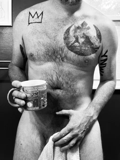 Hanging in there on another dreary day ☁️ by ilikemyoatmeallumpy_