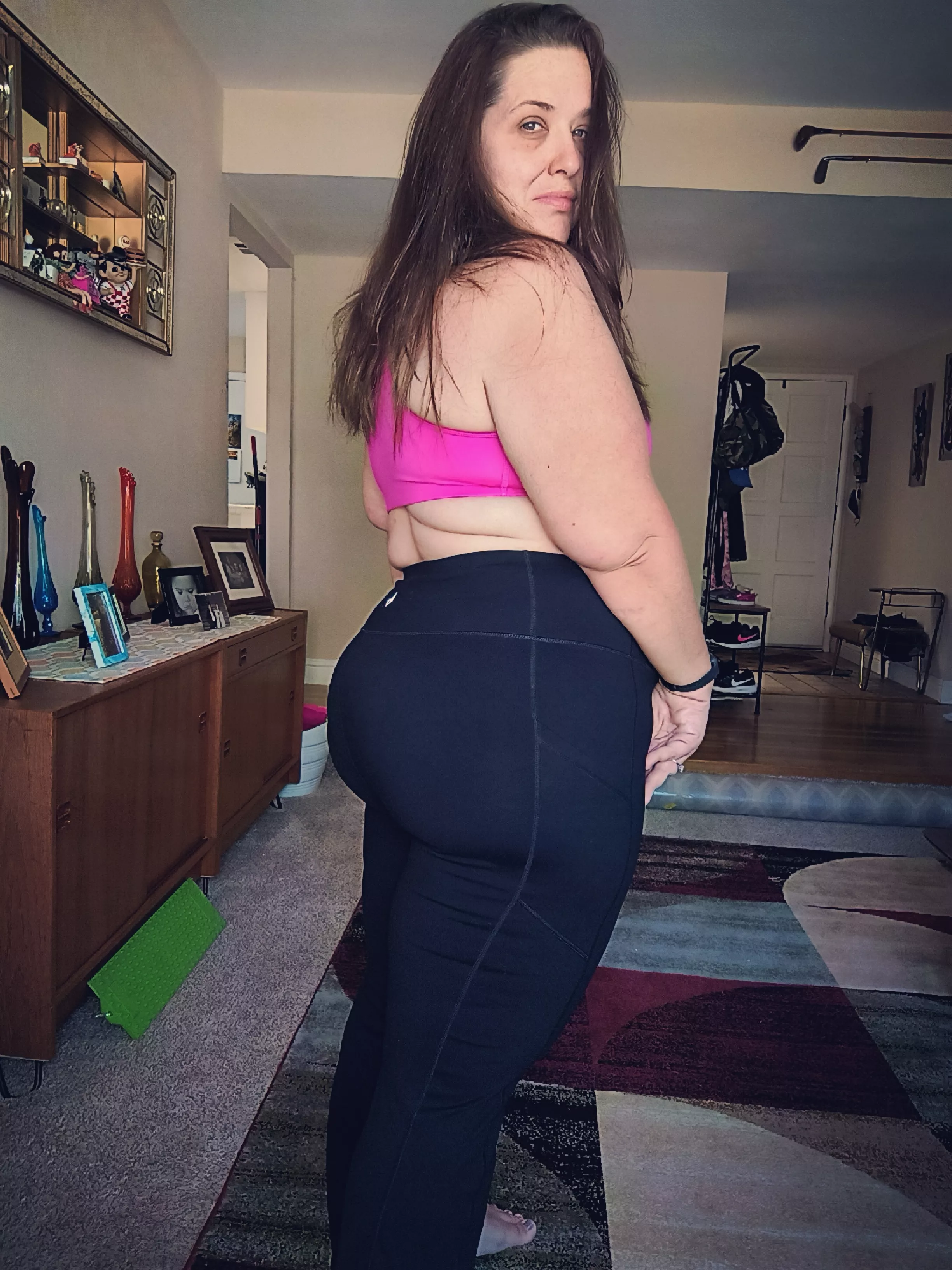 Headed out to the gym 🍑 posted by MissW0rld51