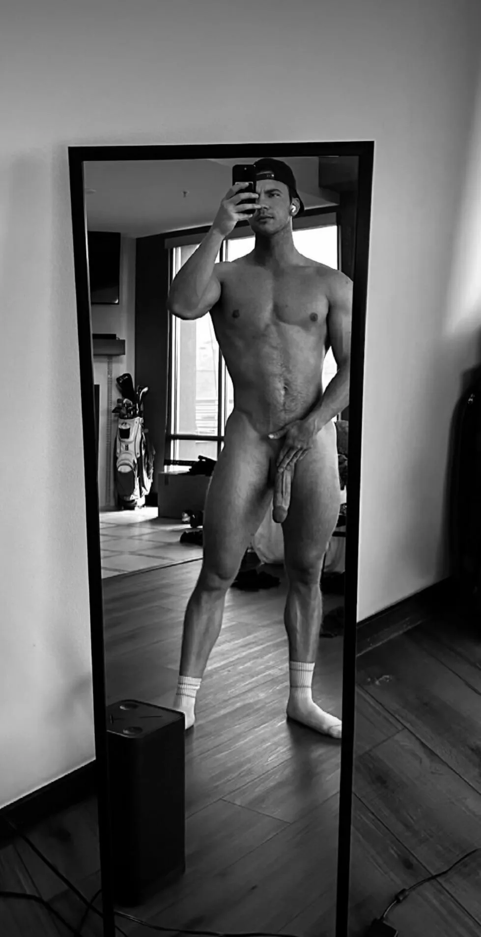 Just your average 6’3 220lb gym bro [26] posted by FLEXXAPPEAL