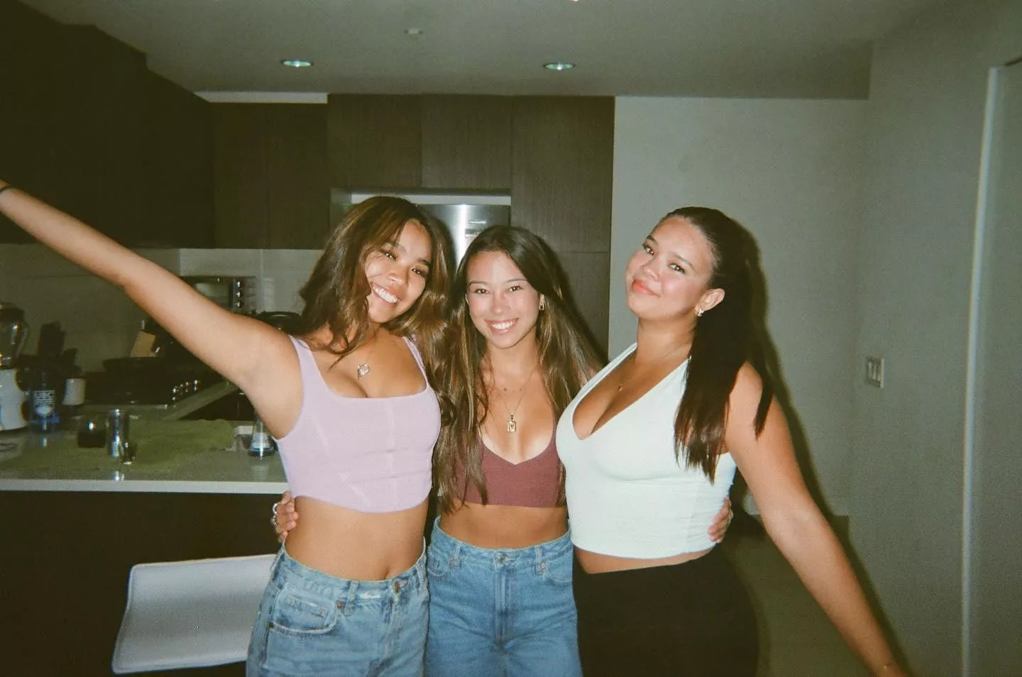 Room Mates posted by whitetoweltw