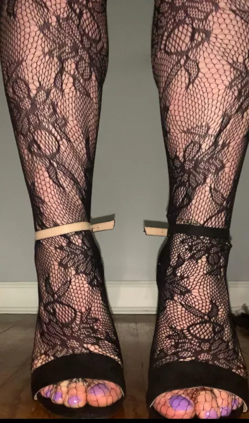 Suck my toes or I’ll step on ur balls babe by Michelle_2025