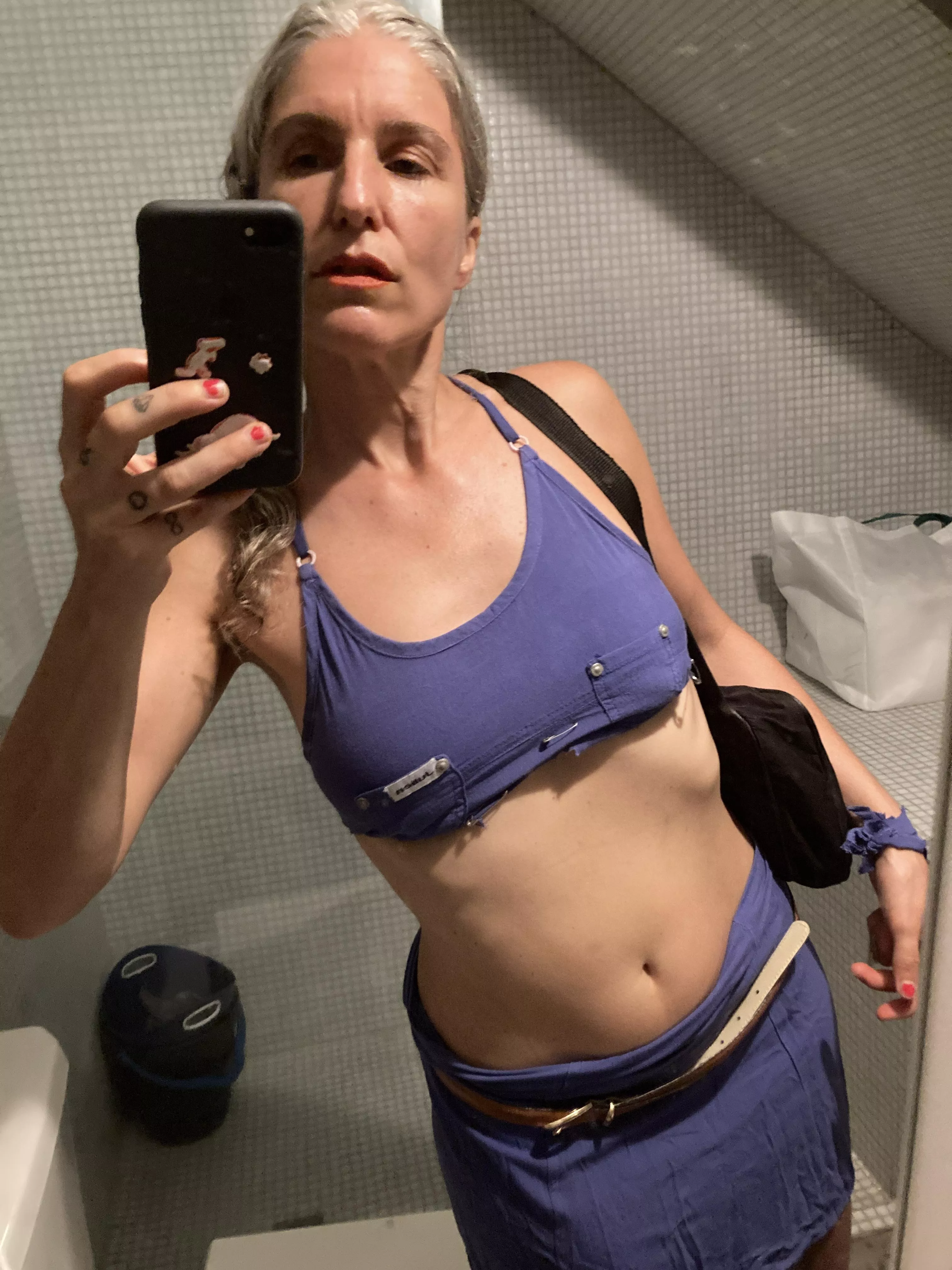 Waiting to take out all my clothes and have fun! [46f] posted by SILVERgray2