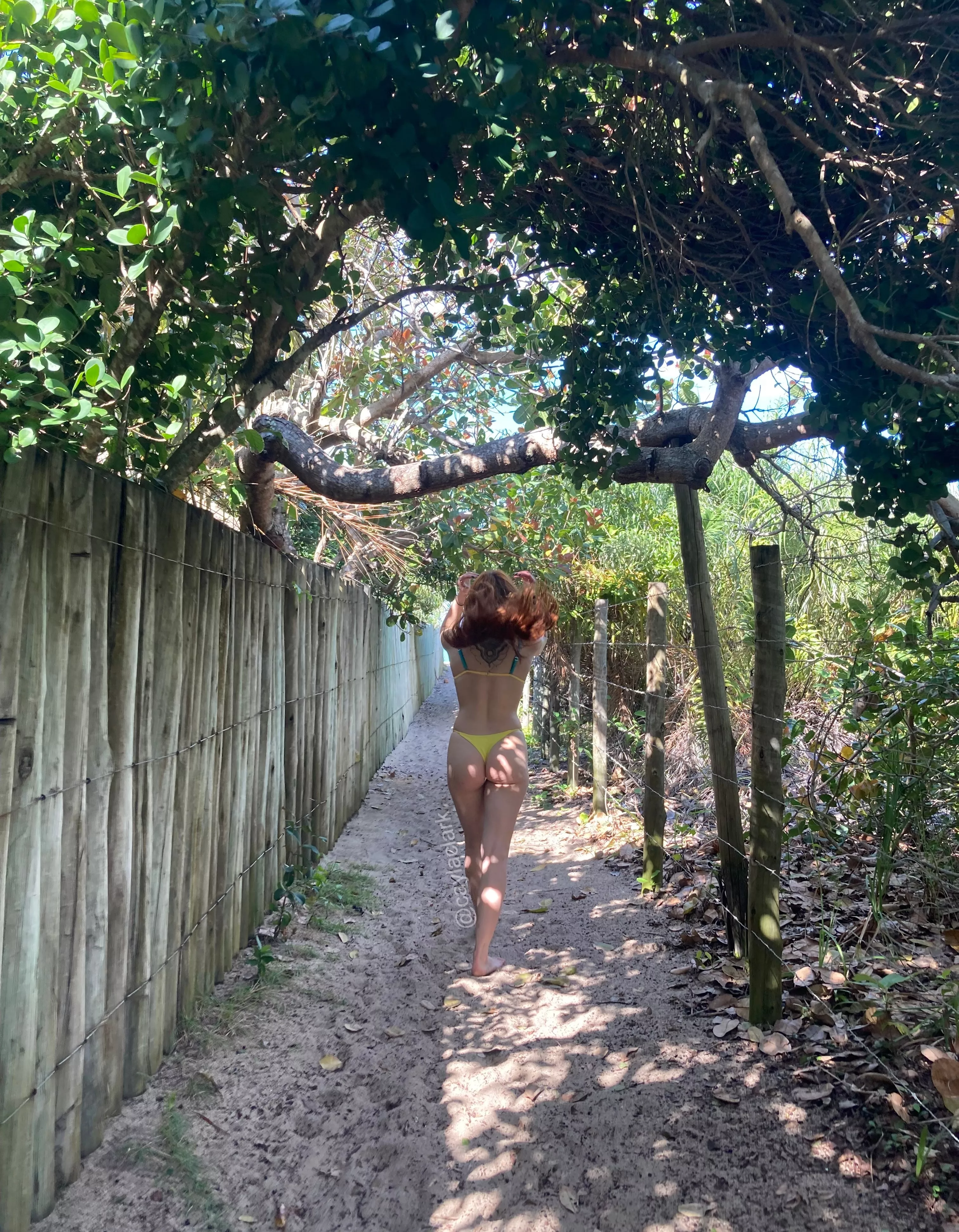 Walk with me babe posted by BrainyStimulus