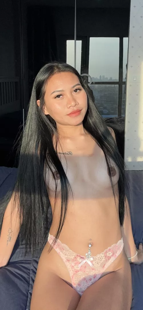 What is the first thing that comes to your mind when you see my brown body? by Confusedbombina