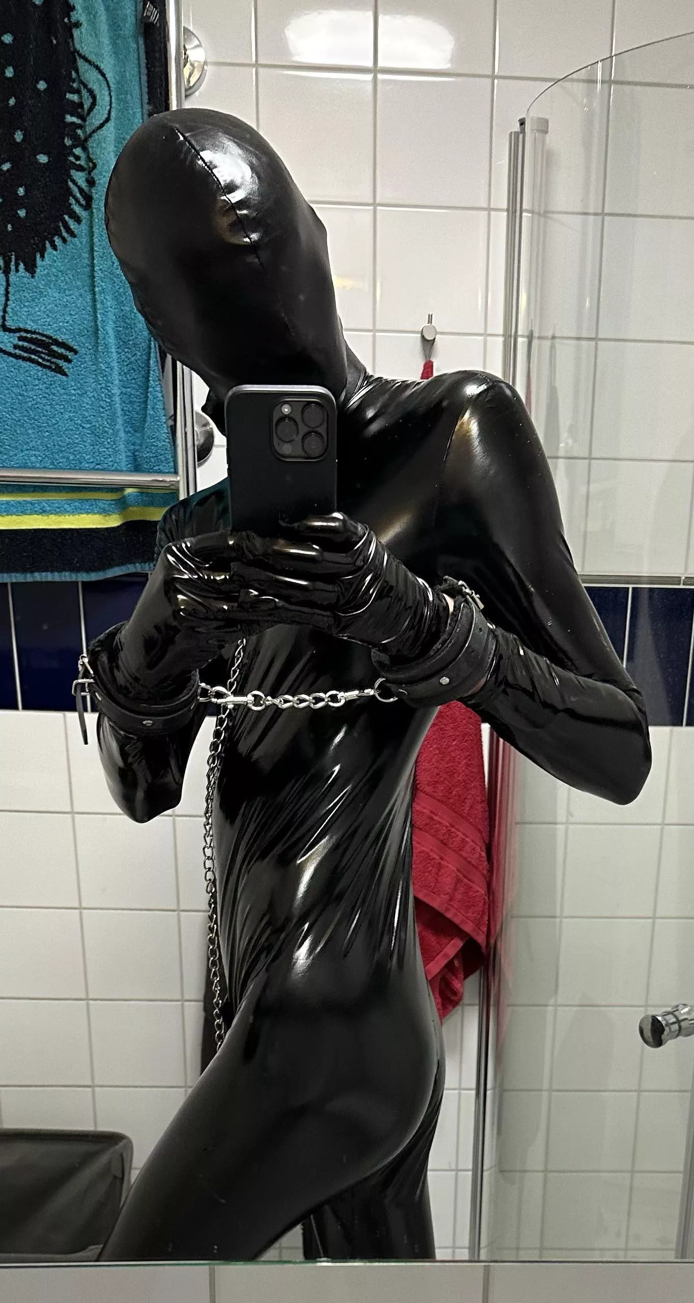 A tight fit! posted by MikBicur