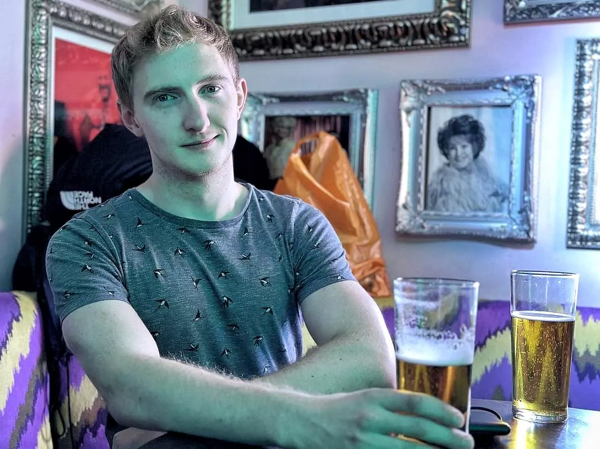 Can I buy you a drink? posted by Atomlad360