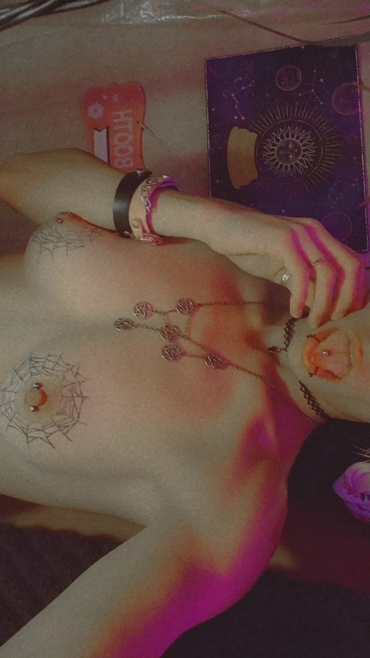 Come give them a taste daddy posted by glowsticksss69