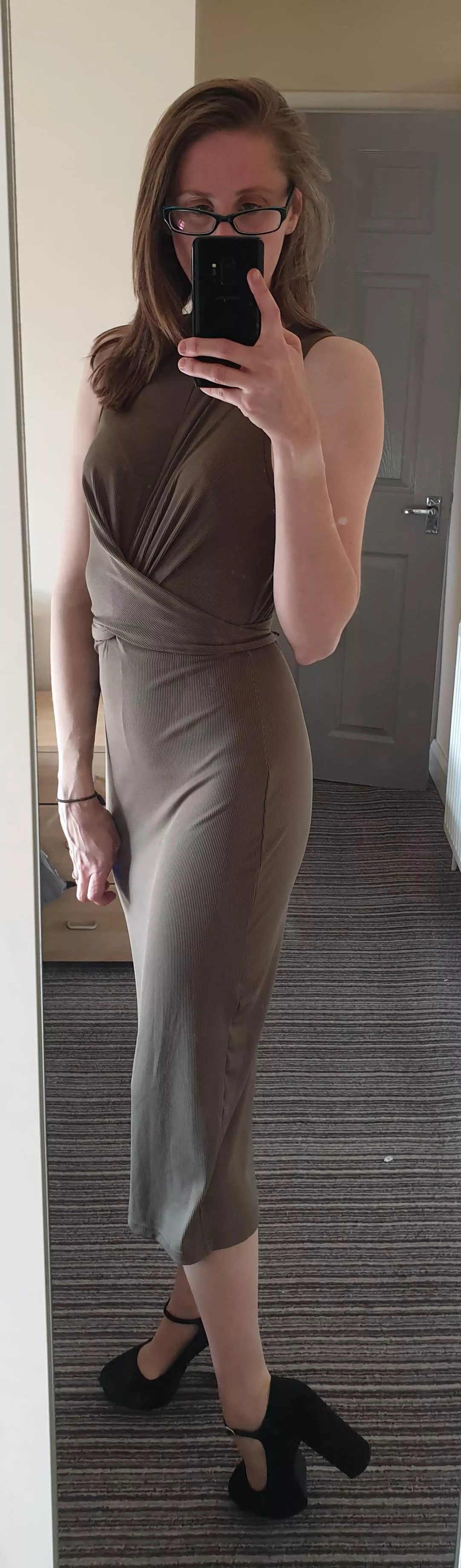 Getting ready for the of[f]ice! posted by aprilrosejonesx