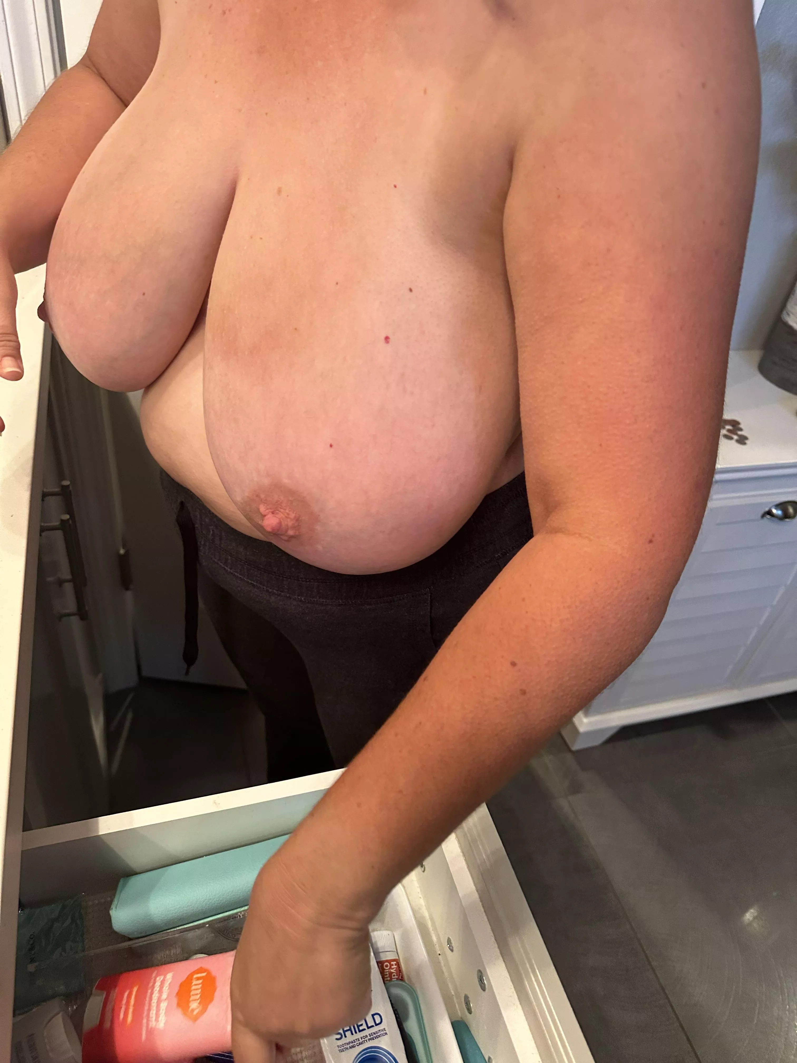 Hanging low posted by AliciaBibs