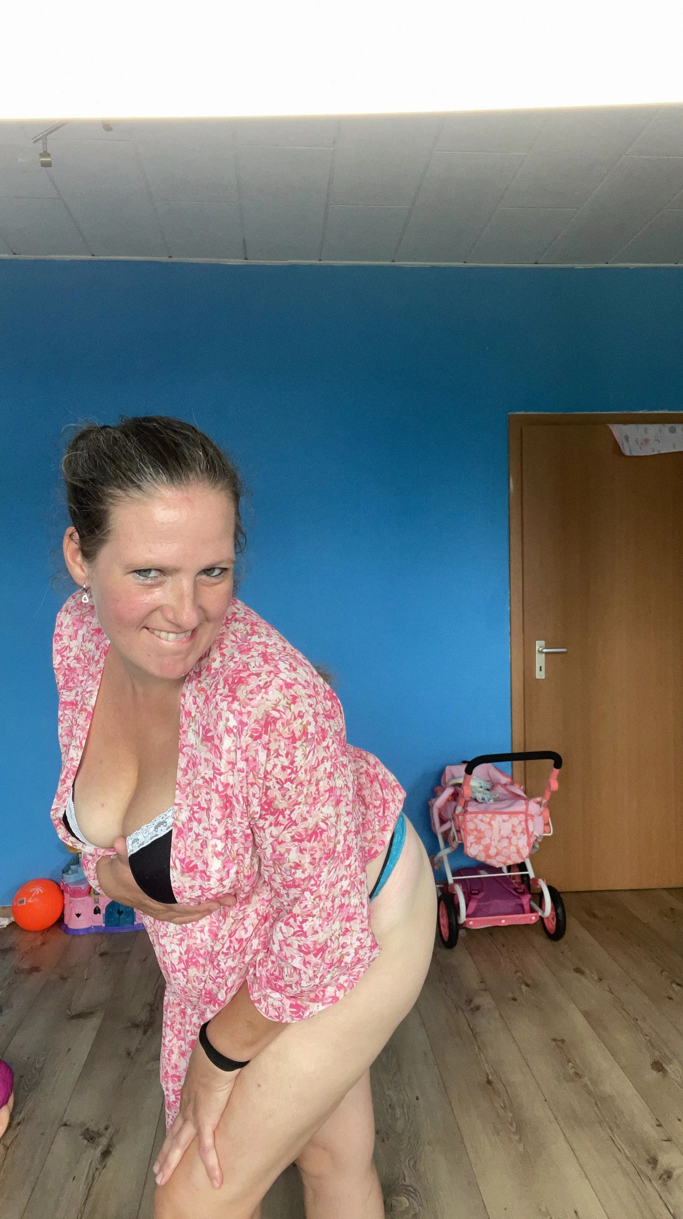 hey hey im ur new f34 mommy just sent u somethin, what r u gonna do?😜 posted by Gio_vanm