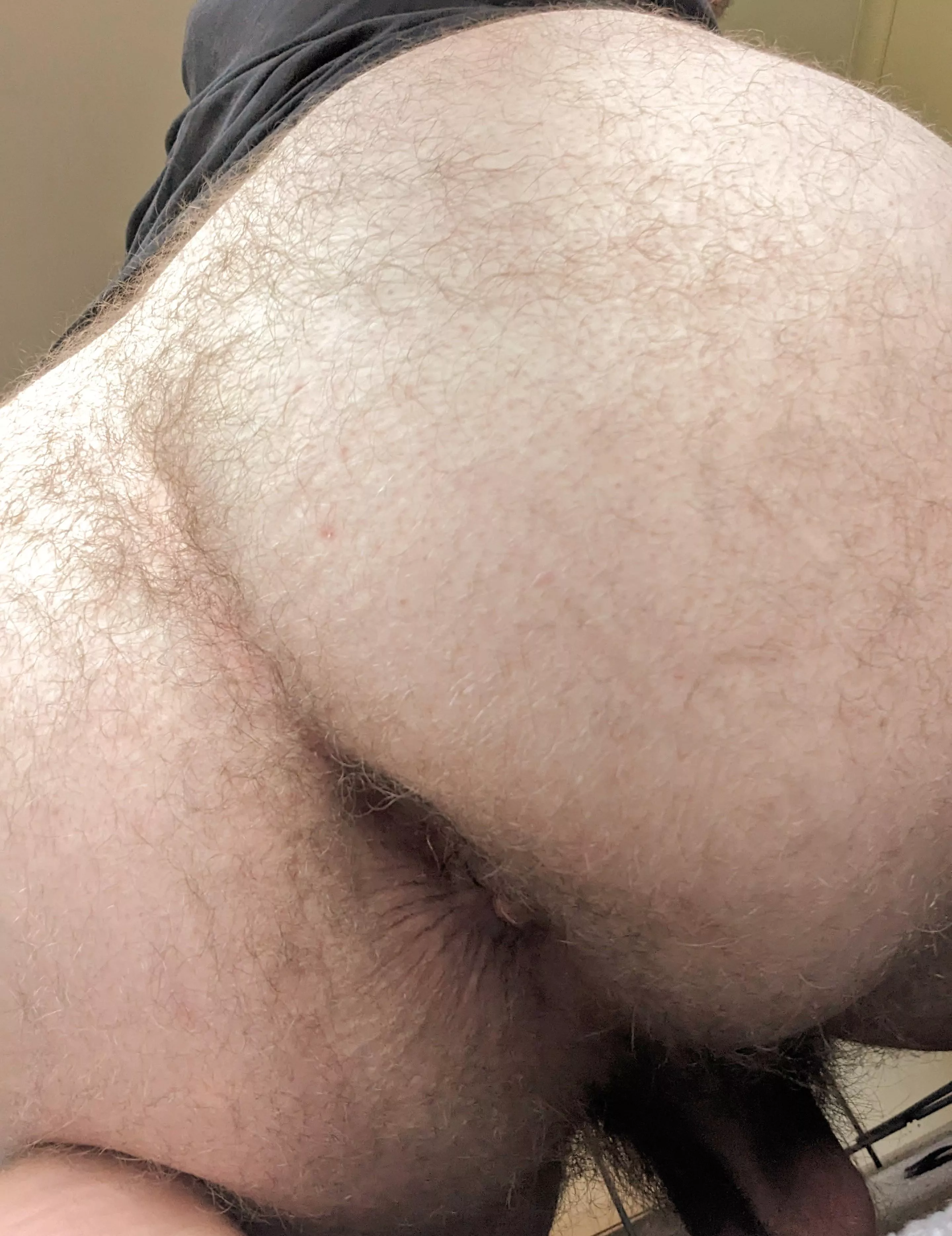 Hope my tight hole and hairy ass makes your day just a lil easier (or harder 😏) posted by slutty247xxx