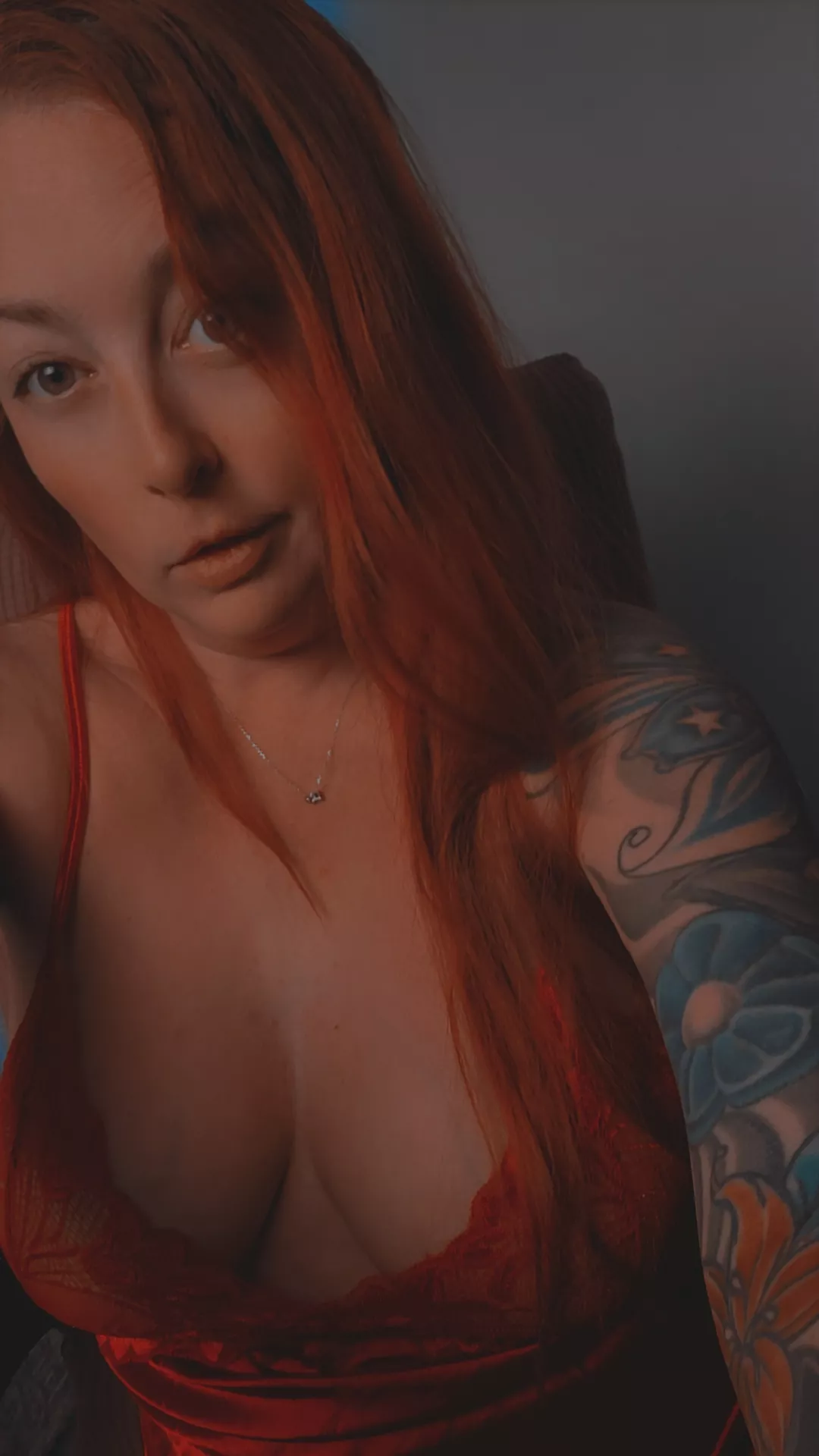 [hullochicky] online! posted by chickincharge