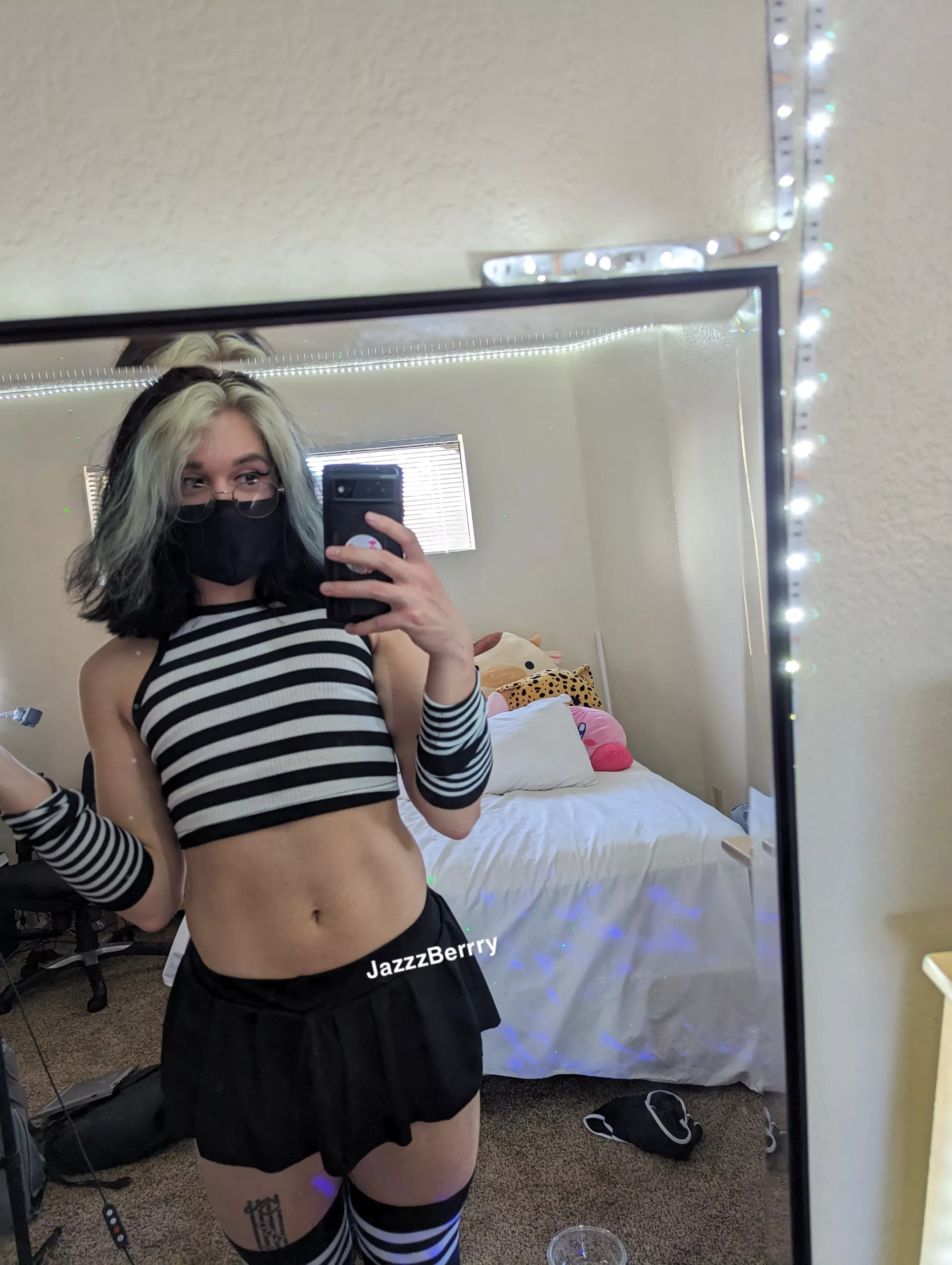 If you think I'm cute, say something! posted by JazzzBerrry