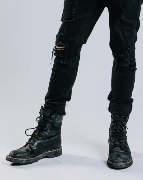 Need help to identify them pls by Kitsune_Oni