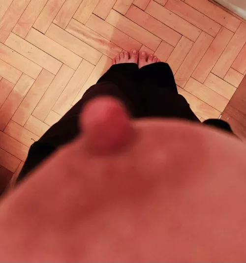 (Oc) Can you see the feet there? by Hallymi