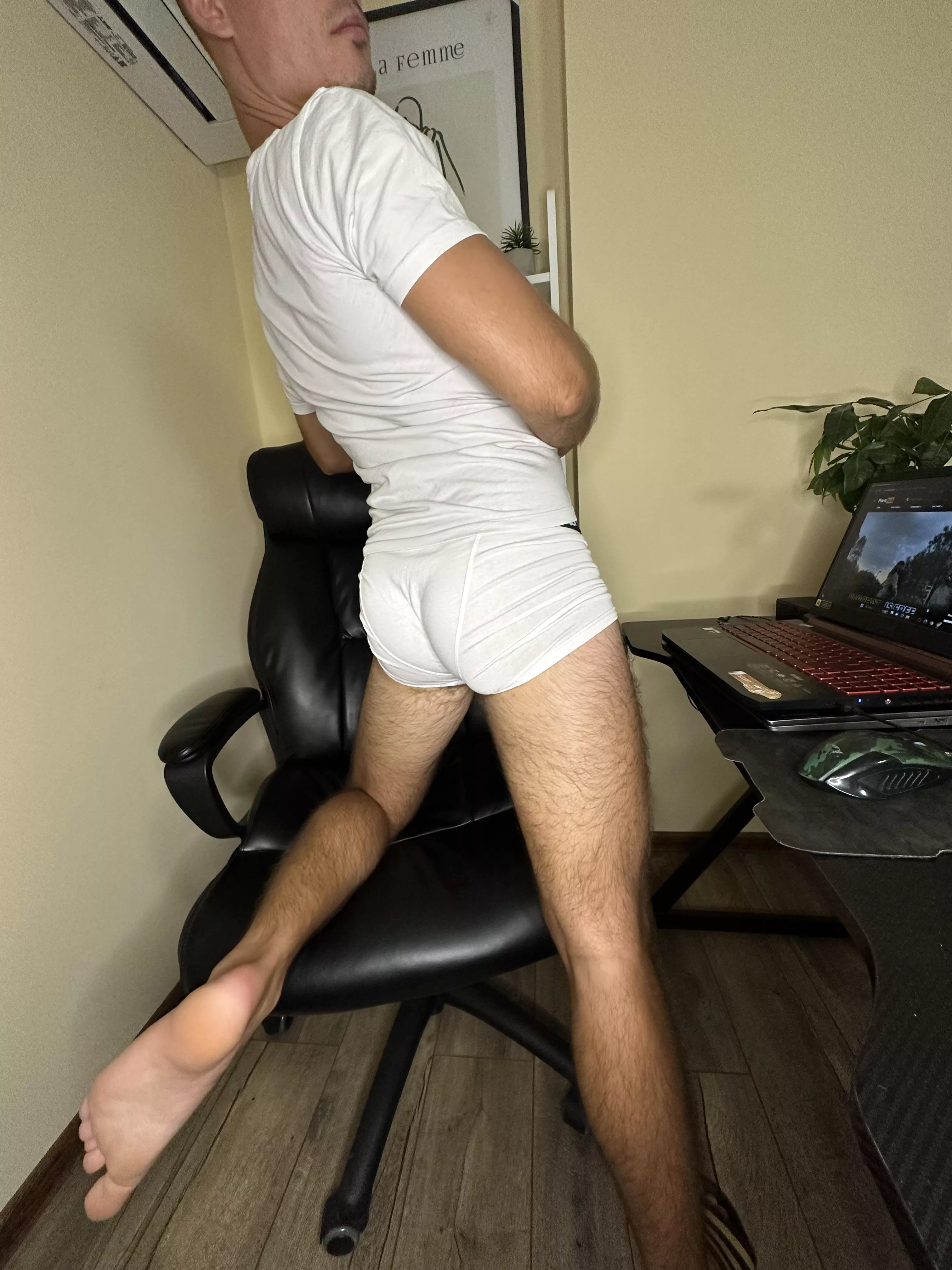 Sometimes you can’t say if I squat, yeah? posted by ReliableVampire