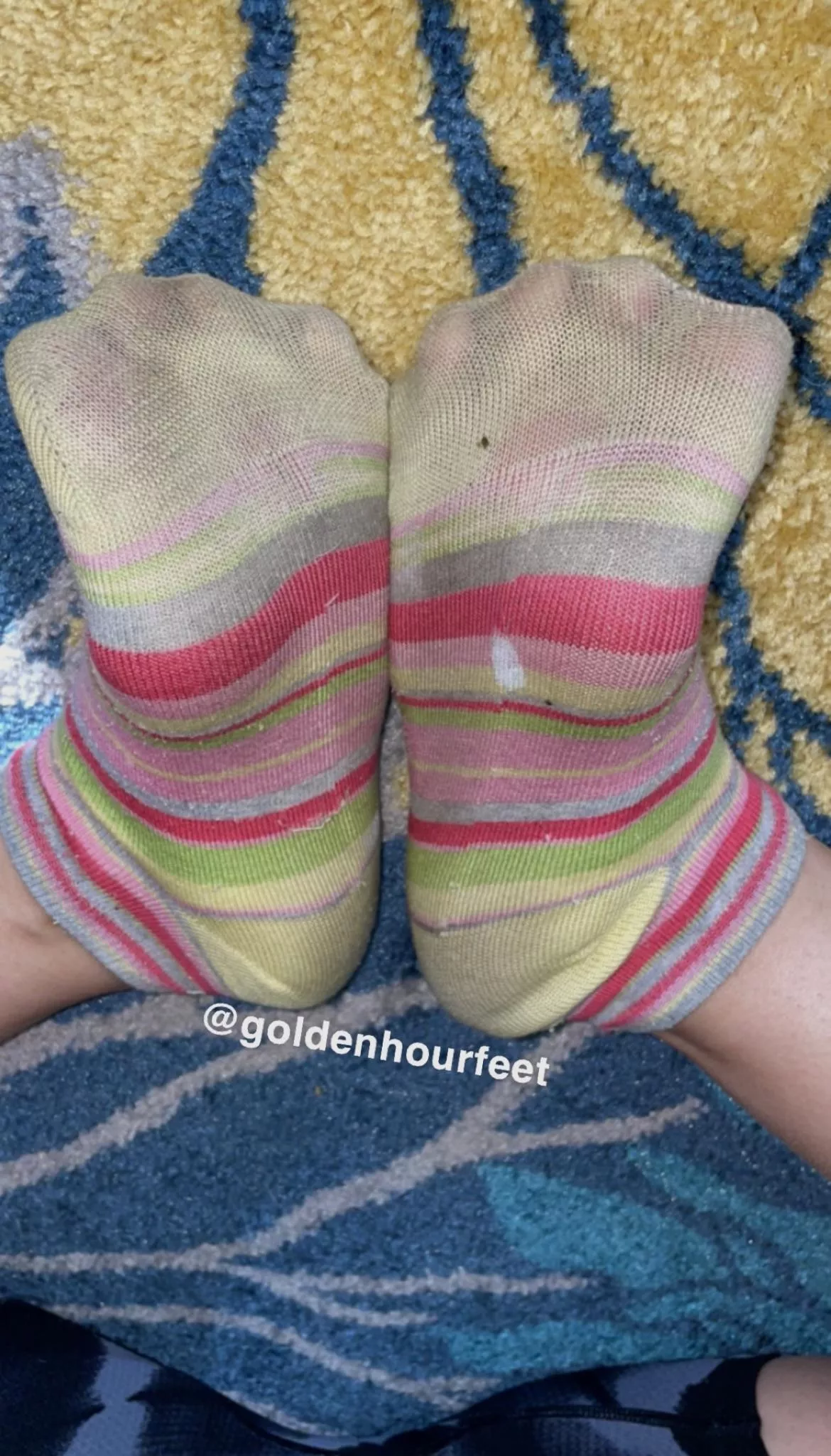 What’s the longest worn pair of socks you’ve ever had?🤭 posted by goldenhourfeet