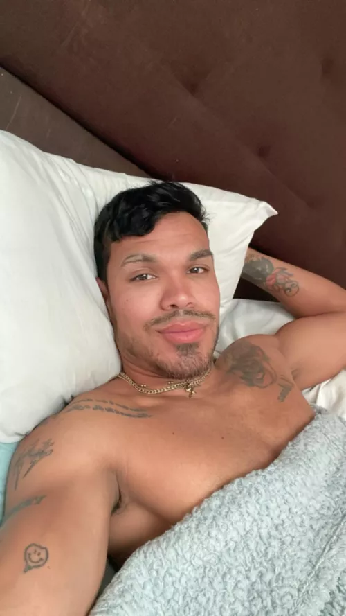 who in bed with me? by luiferrmore