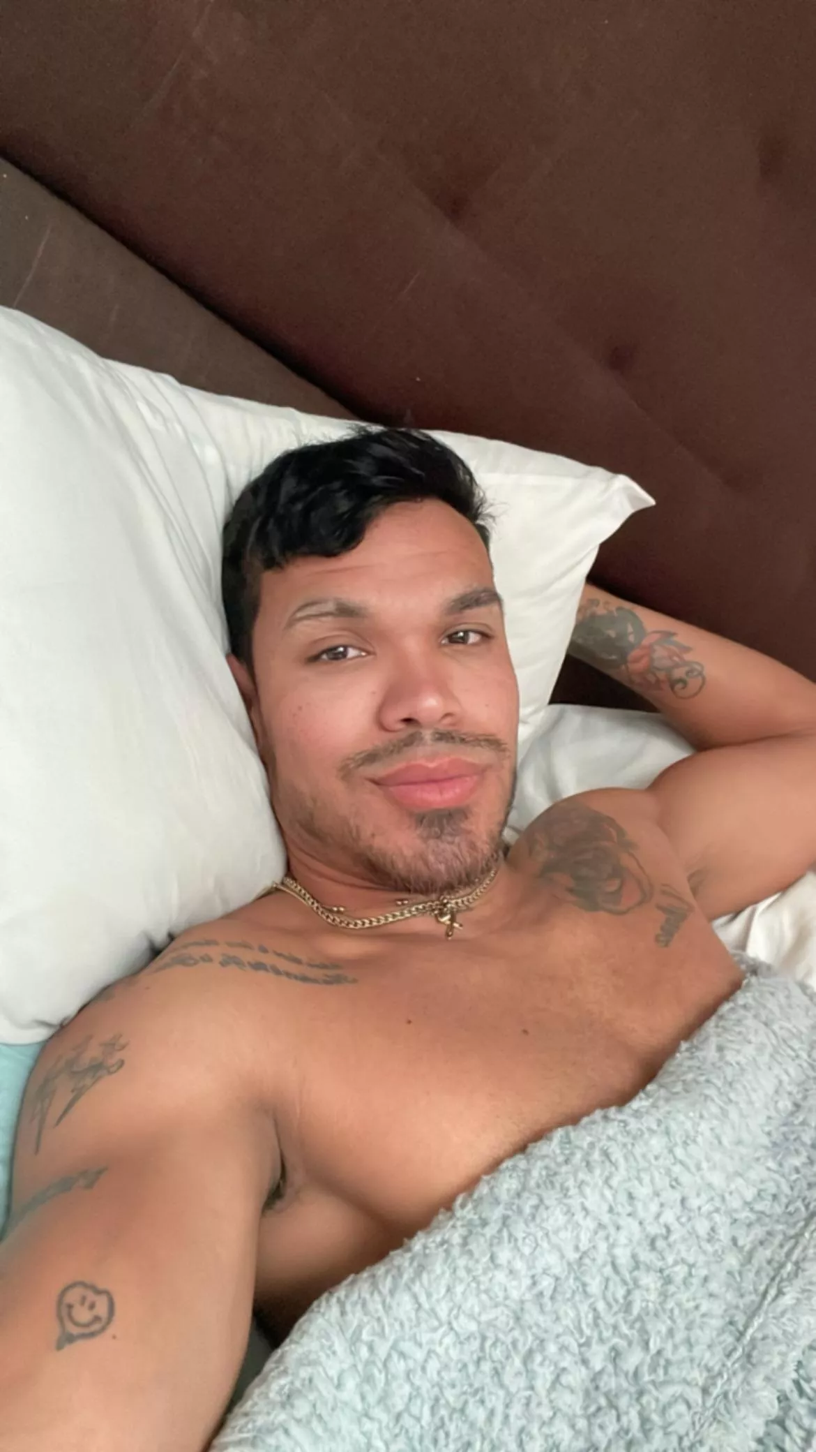 who in bed with me? posted by luiferrmore