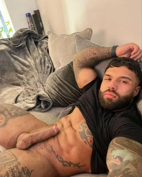 Who wants to come chill? by VisibleGreenn