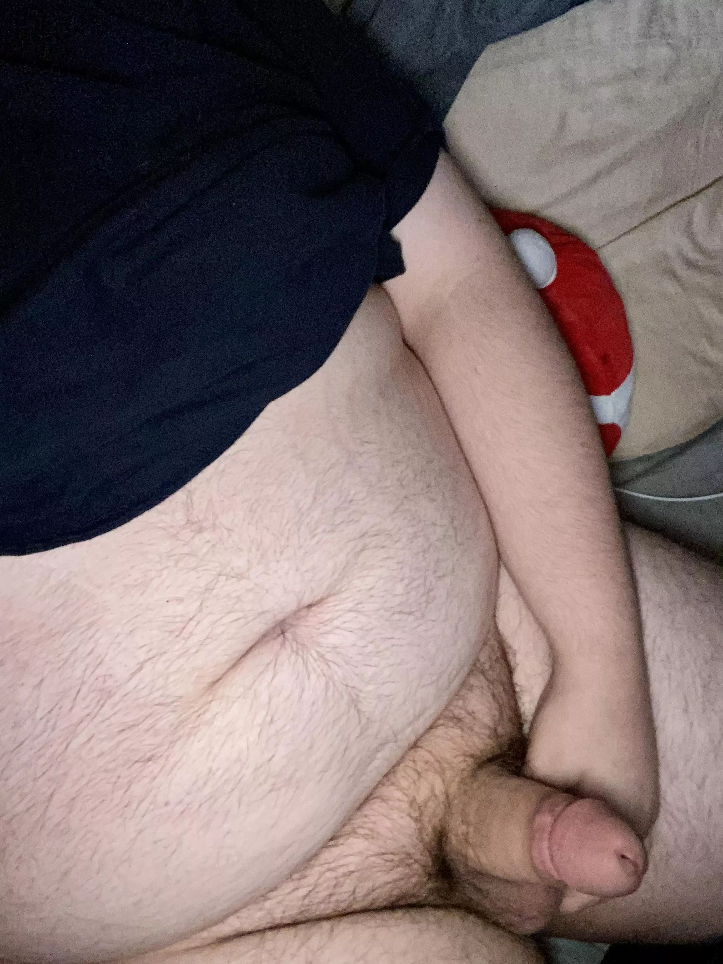 (21) idk i think someone should be sucking it right now posted by JaxxyCatt76