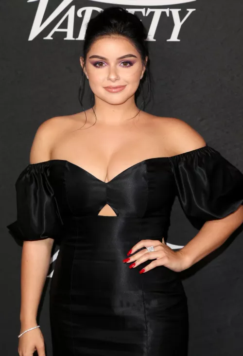 Ariel Winter by portmaniac